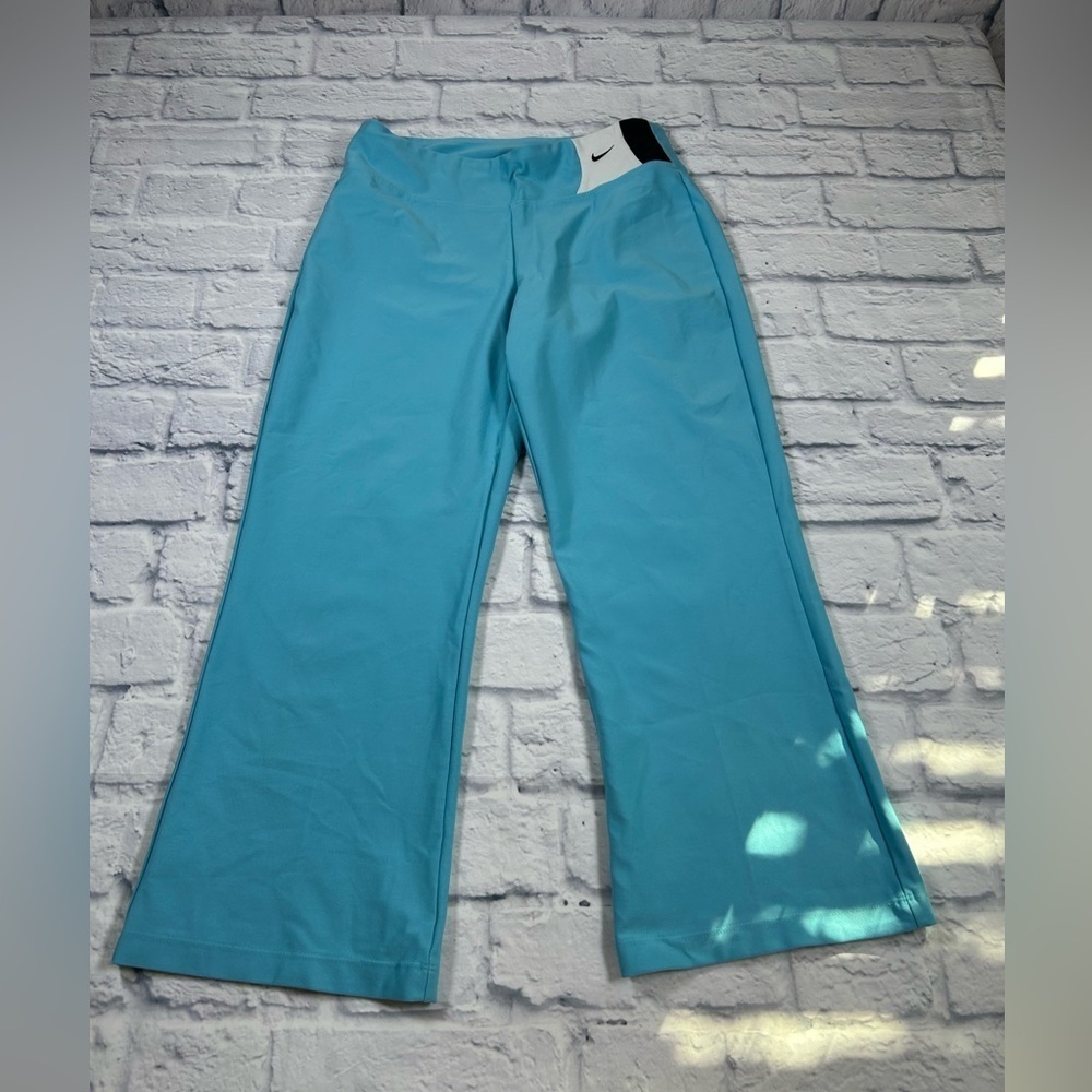 Nike Aqua Blue Wide-Leg Cropped Athletic Pants. Size Small.